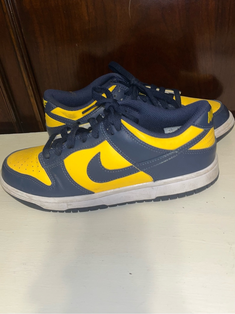 Nike Kids Low-Top Sneakers in Navy and Yellow